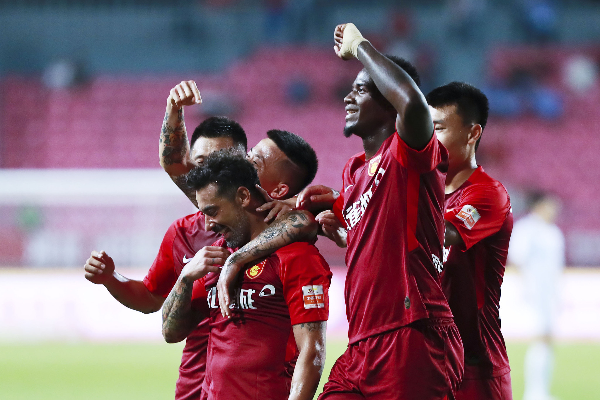 12月5日NBA焦点战：森林狼再遇鹈鹕，詹姆斯带队战猛龙